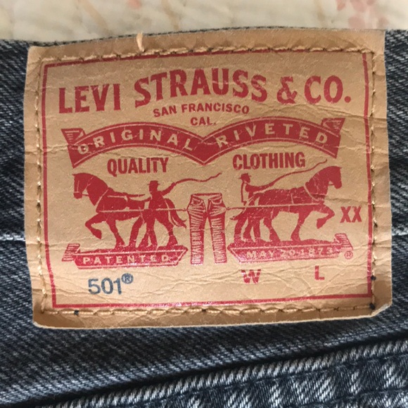 Levi’s 501 High-Waisted Black Shorts - Picture 5 of 6
